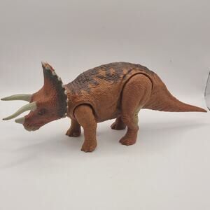 Jurassic World Roarivores Triceratops Figure Mattel Jurassic Park Dinosaur 2017